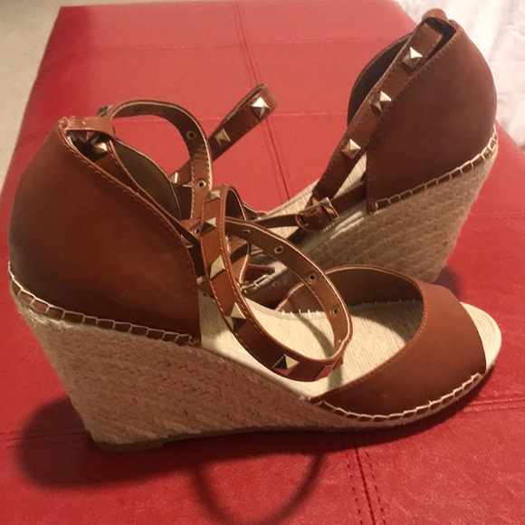 Shoes - Tan / beige wedge espadrilles.